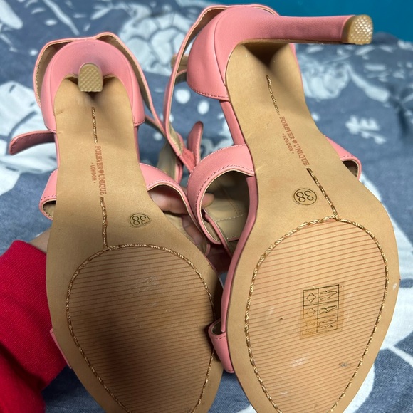 Heels - Picture 5 of 6